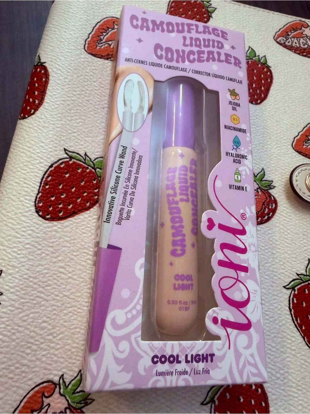 Limited edition VIRAL hyaluronic acid anti crease rLiquid Concealer - Cool Light